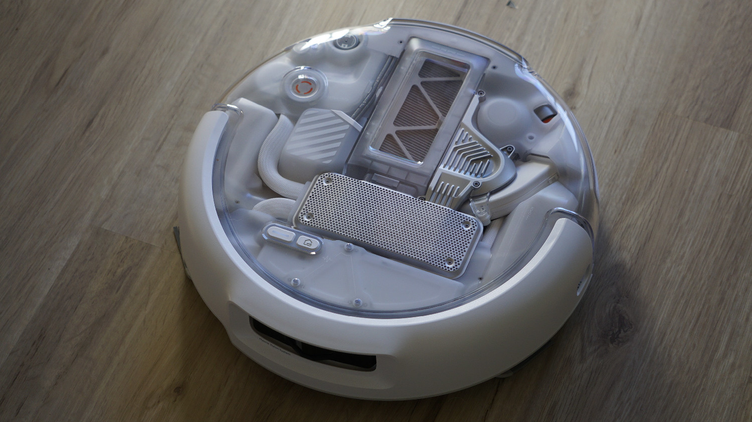 Offen präsentiert: das aufgeräumte Innenleben des Roboters.