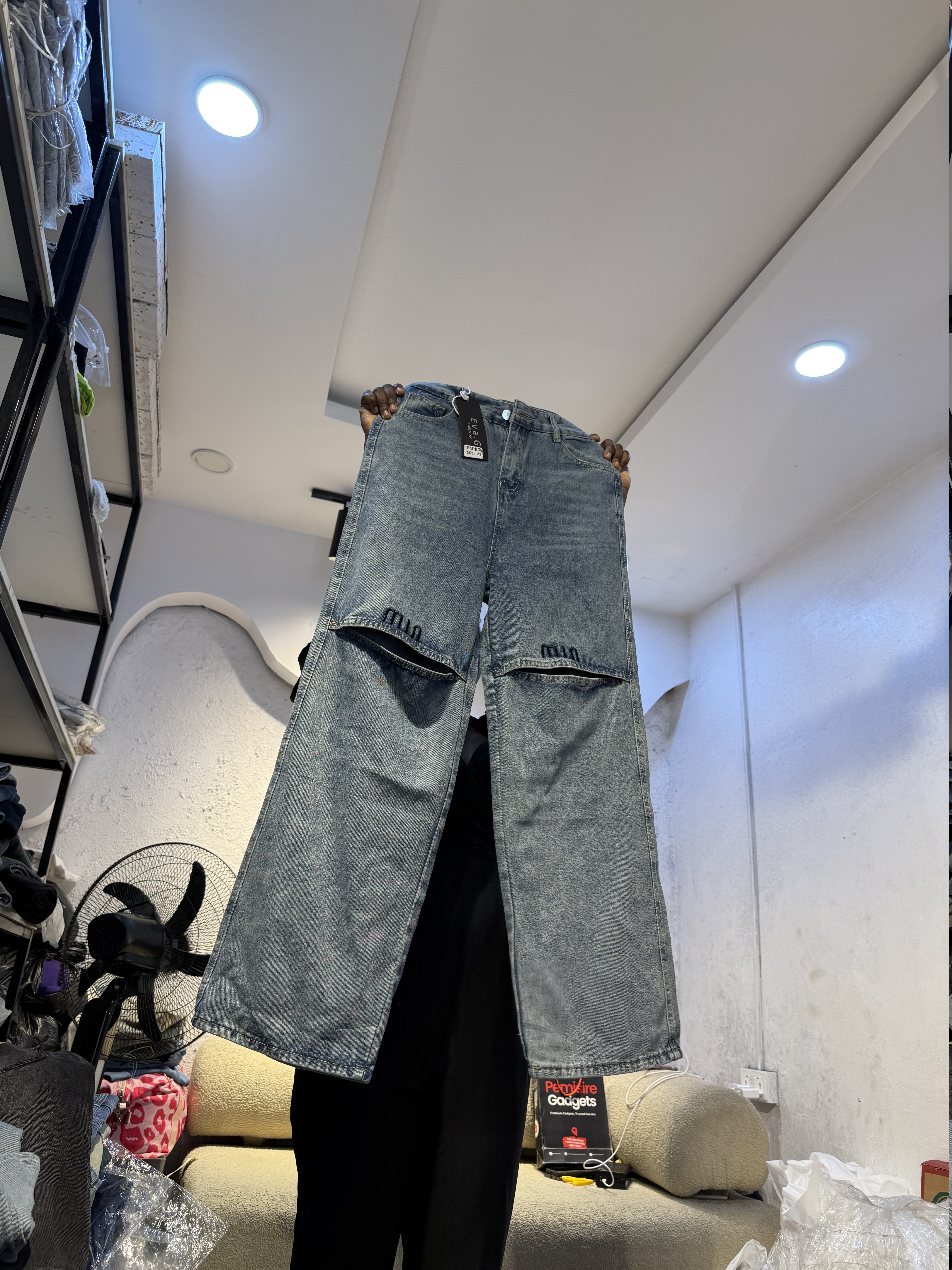 Waist 28