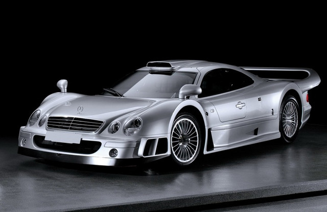 В 1997 году на трассы чемпионата FIA GT вышел гоночный автомобиль Mercedes-Benz CLK GTR. Чтобы соответствовать требованиям категории GT1 производителю было необходимо выпустить хотя бы минимальную партию аналогичных машин в «гражданской» модификации.

Сборка первых купе для заказчиков, готовых заплатить примерно 1,5 миллиона долларов, началась в начале 1998 года. Мелкосерийный CLK GTR по конструкции был практически идентичен гоночной машине: кузов из композитных материалов, расположенный в пределах колесной базы мотор, задний привод. От обычного купе CLK были заимствованы только фары, решетка радиатора и панель приборов. Двенадцатицилиндровый двигатель объемом 6,9 литра развивал 612 л. с. (у гоночной версии был шестилитровый мотор мощностью около 600 сил). Благодаря такому силовому агрегату, Mercedes-Benz CLK GTR разгонялся до «сотни» за 3,8 секунды, а его максимальная скорость составляла 320 км/ч.

После выпуска 20 купе на фабрике Mercedes-AMG началась сборка шести родстеров, причем две машины оснастили еще более мощным мотором — 7,3-литровым V12, развивающим 664 л. с. Таким образом, всего до 1999 года было сделано 26 купе и родстеров Mercedes-Benz CLK AMG. Все они имели «левый» руль, за исключением двух праворульных машин, построенных специально для султана Брунея.