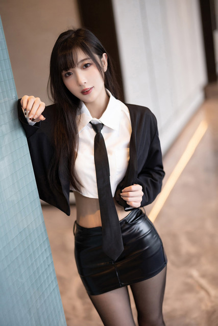 林星阑 黑丝皮裙 010