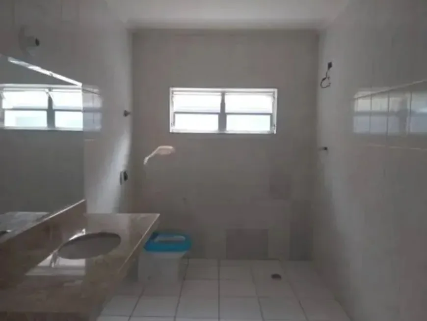 Casa à venda com 193m², 5 quartos, 1 suíte e 3 vagas em Vila Barreto