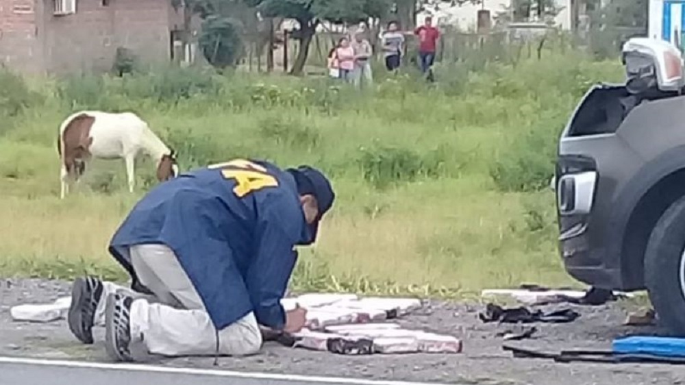 gh.jpg Villa Ana: Interceptaron Un Cargamento Con Droga En Kilometro Trece. Tres Detenidos
