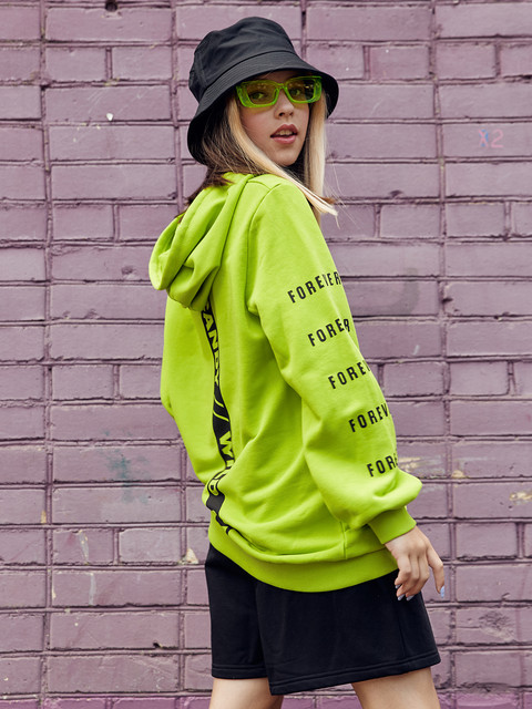 https://i.ibb.co/rpJ339s/AW21-GJ809-3.jpg