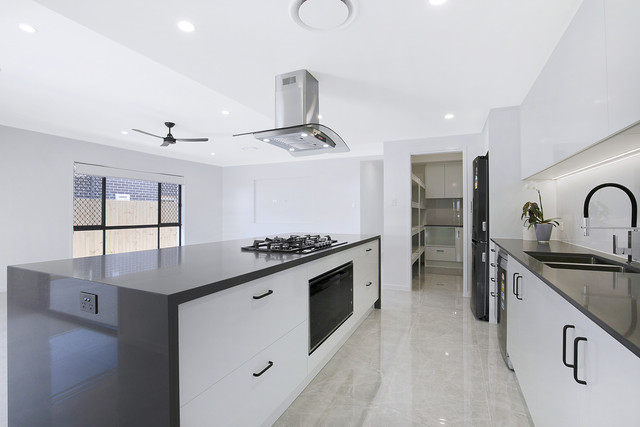 KITCHEN-SIDE