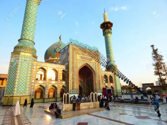 92807600-mosque-in-tehran-iran