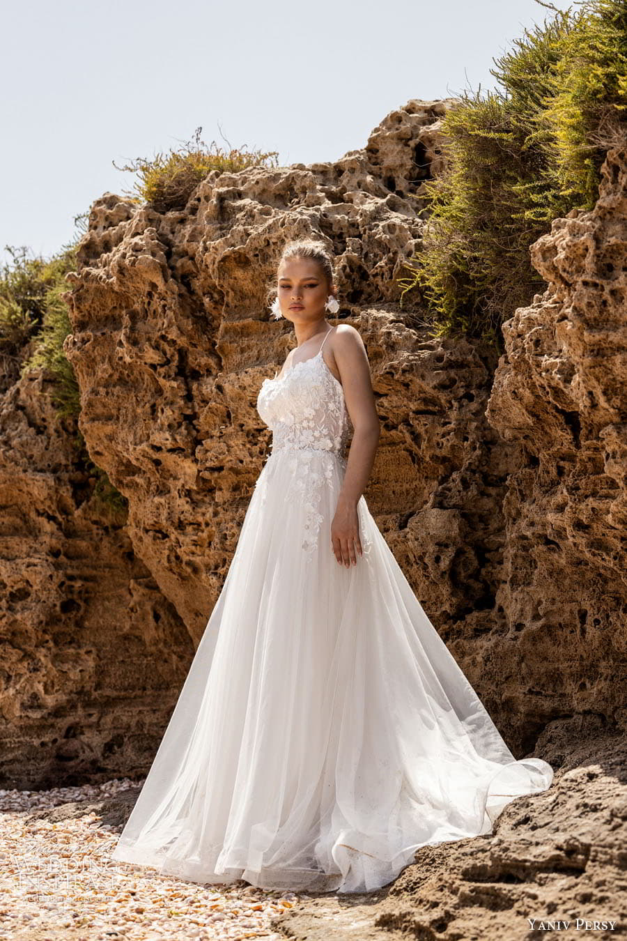 yaniv-persy-2024-destinations-bridal-detached-puff-sleeves-sleeveless-straps-plunging-v-semi-sweethe