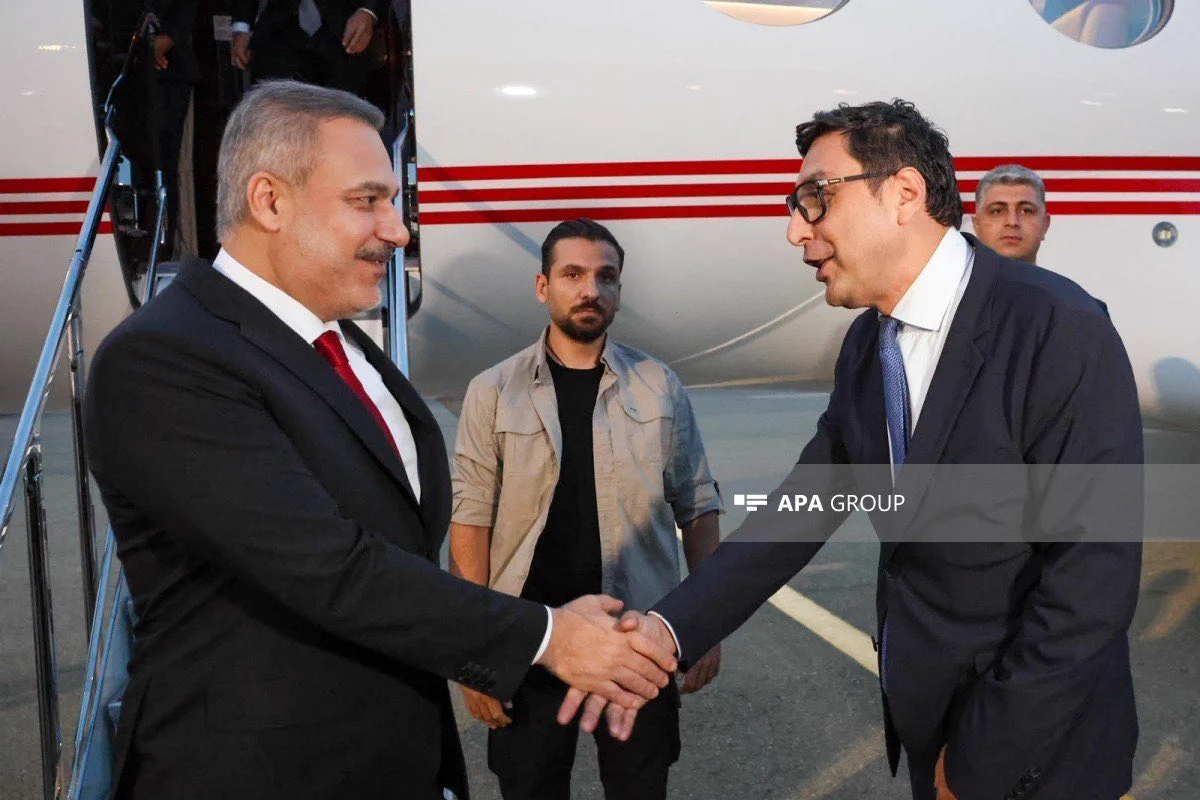 Hakan Fidan Bakü'de: Karşılama protokolü diplomatik tartışma yarattı