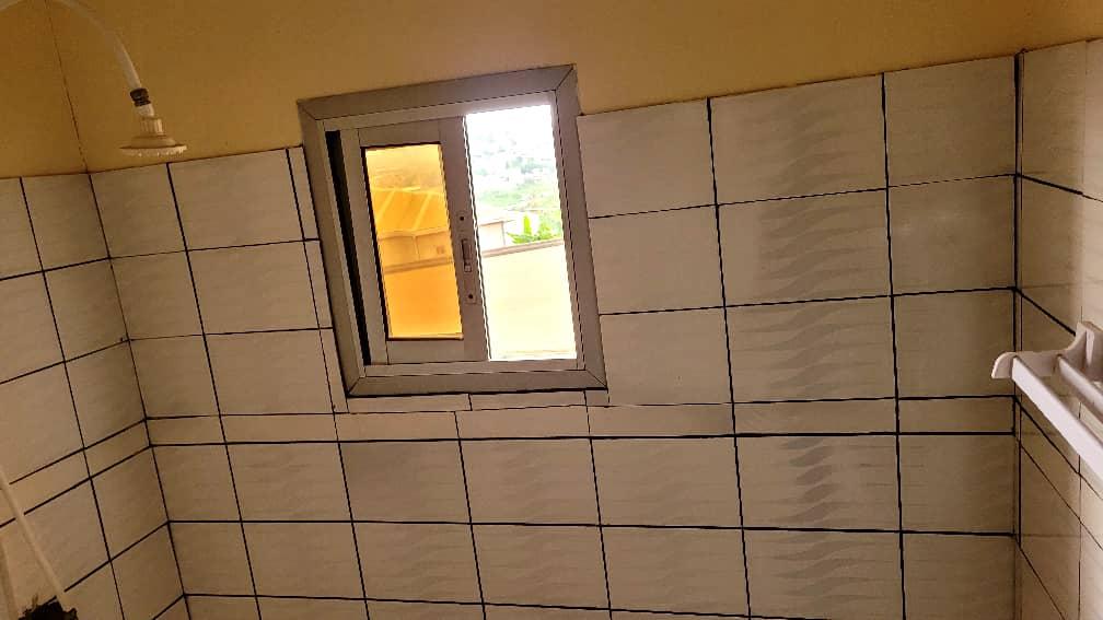 Chambre meublée à louer à Biteng, Yaoundé - 10000 FCFA/nuit