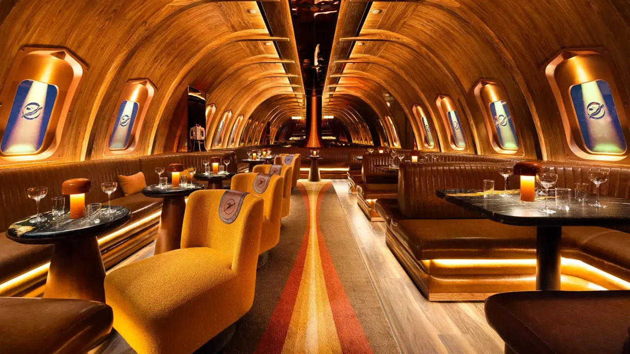 Exploring Phoenix's Vibrant Drinking Scene: Top Bars and