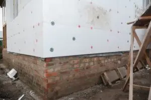 Polistirenul expandat: aliatul tău pentru o casă caldă și facturi mici