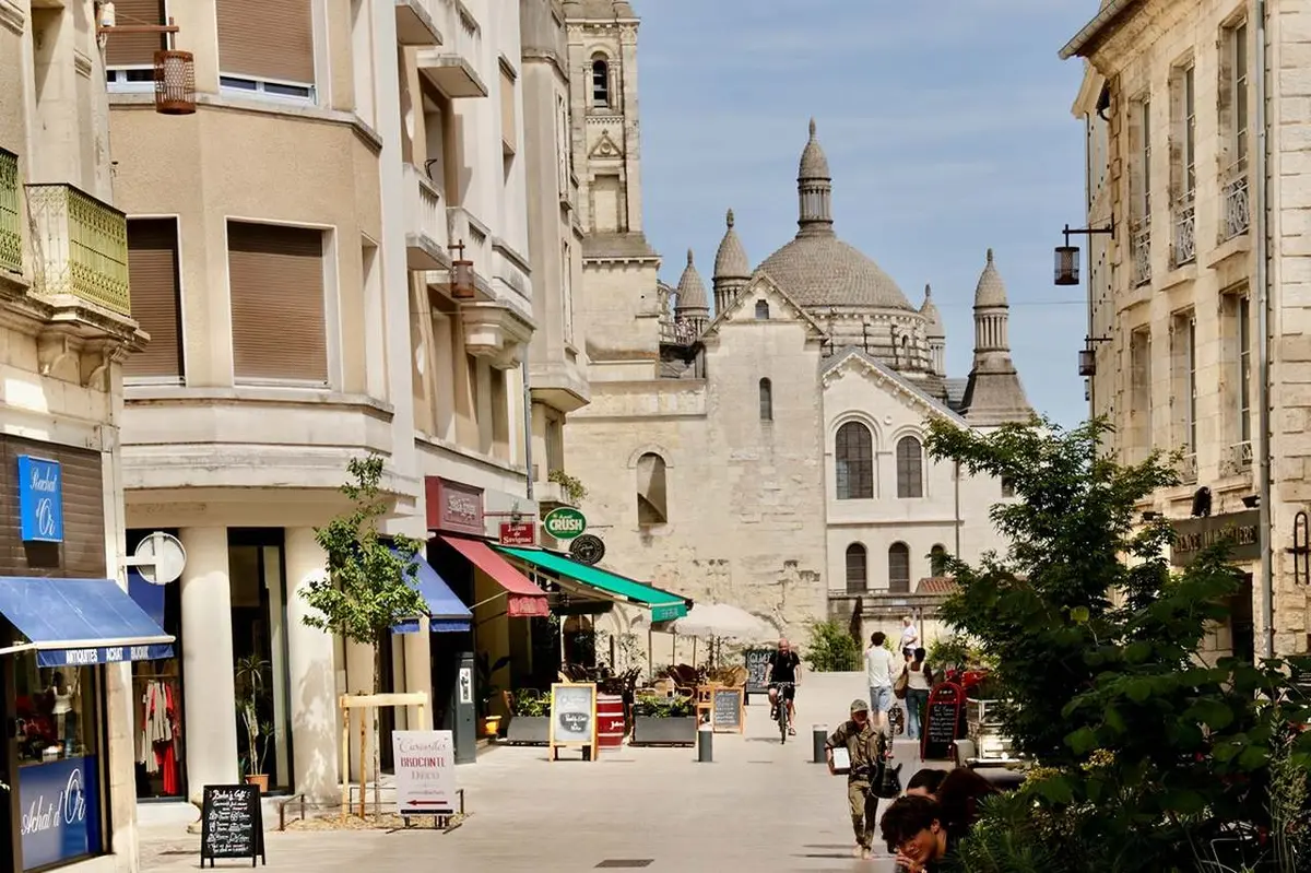 Discover France in all its splendour through a journey through Dordogne.