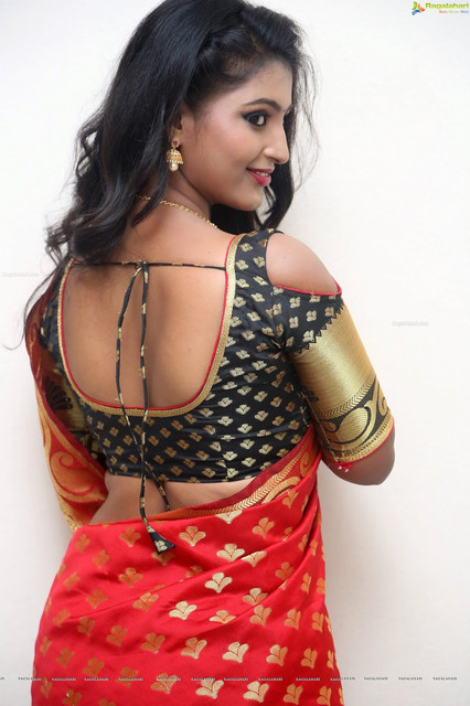 backless-in-Saree
