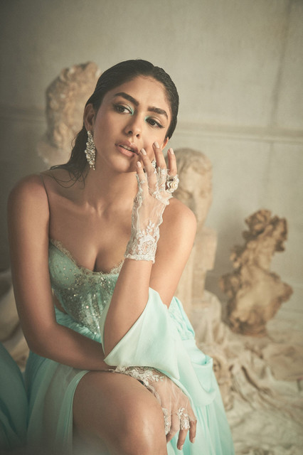 Mrunal-Thakur-16.jpg