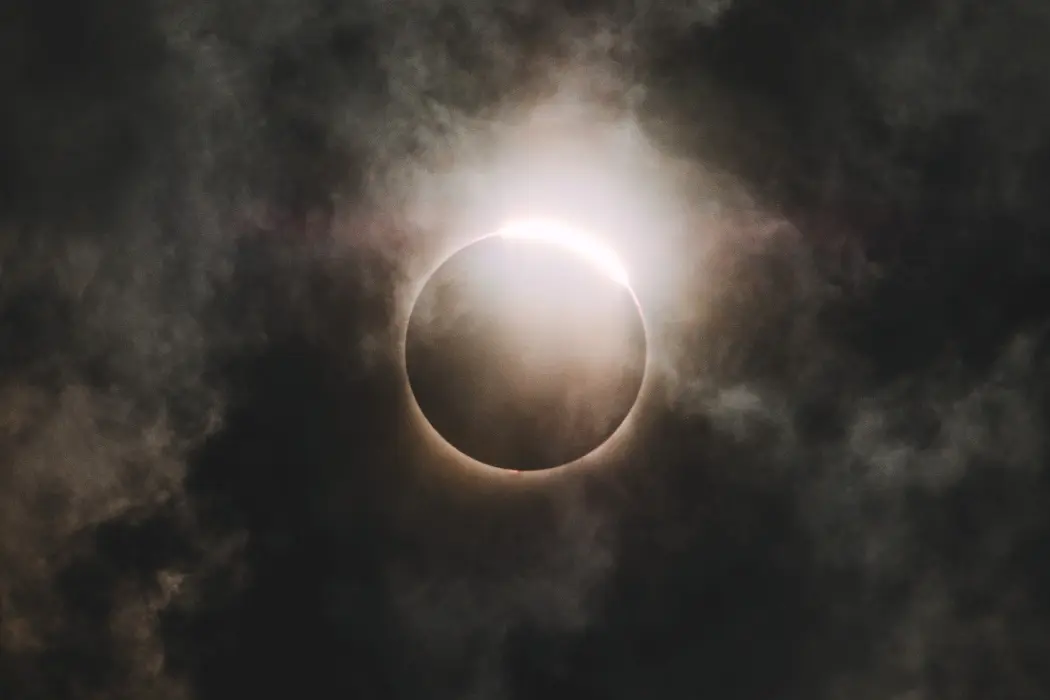 Eclipsa de Soare din 12 august: impactul asupra zodiilor