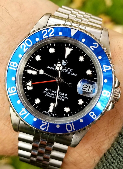 15743589892713