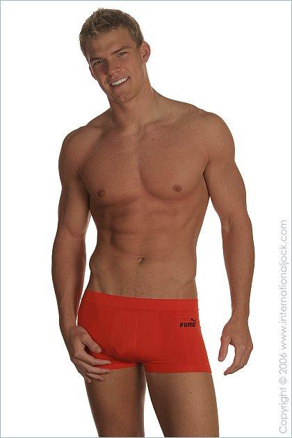 Alan-Ritchson239.jpg