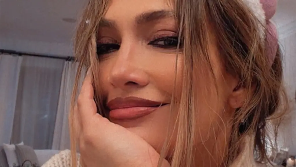 Jennifer Lopez Stuns in Nude Bodysuit