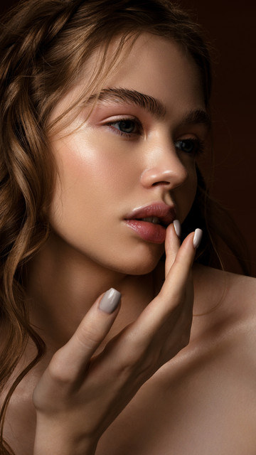 Model face