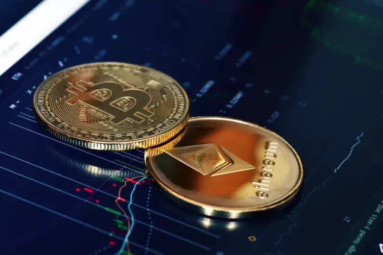Diverging Risk-Adjusted Returns Signal Shift in Crypto Sentiment