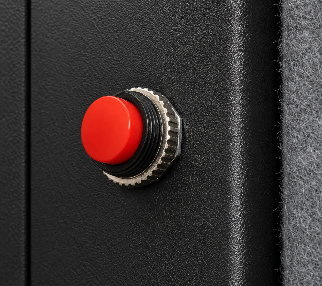 Deli ET586 Safe Box Emergency Reset Button Close-Up View
