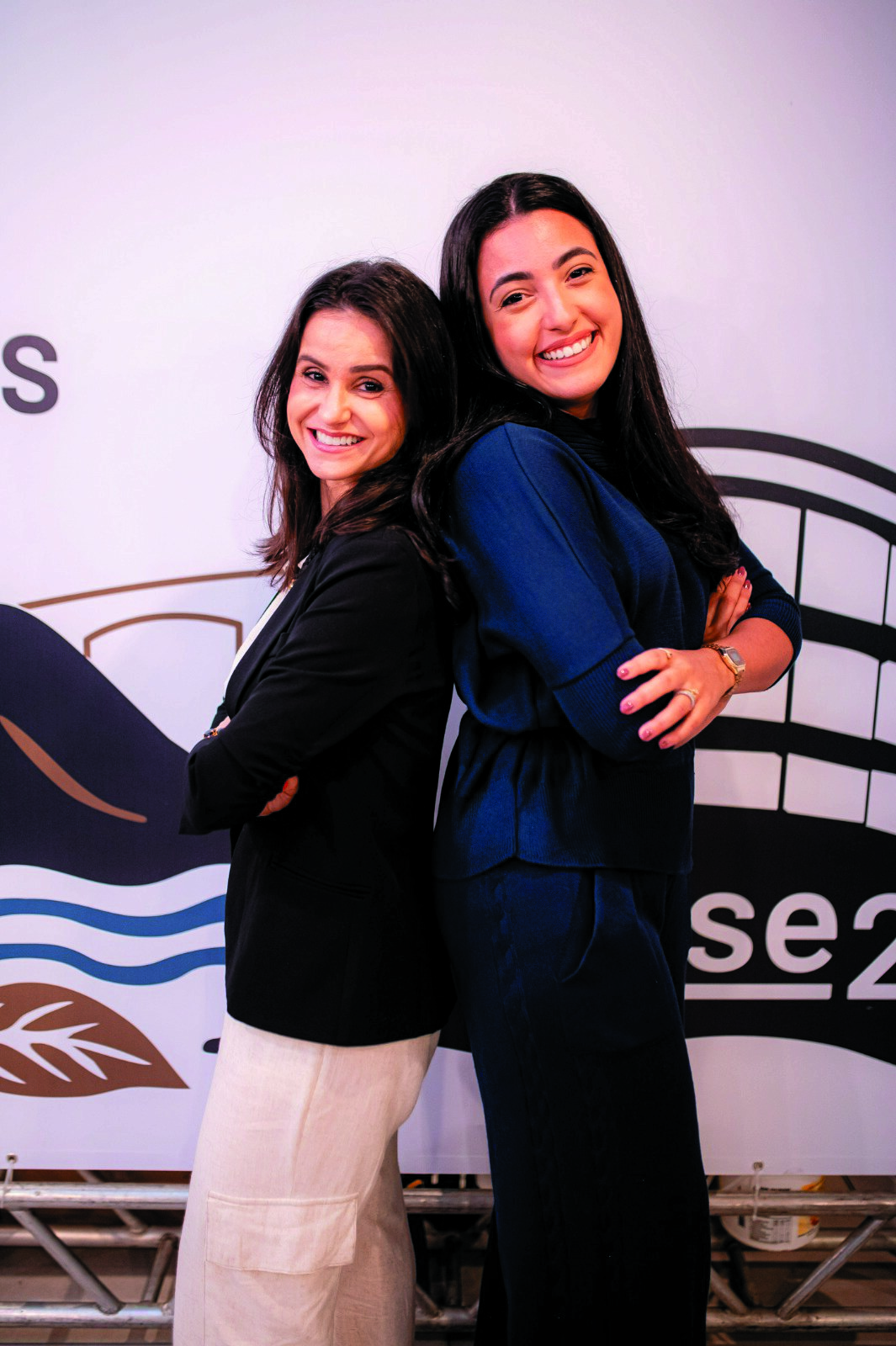 Michele Janovik e Pollyana Rosa celebrando os 5 anos do Base27