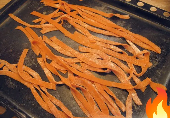 Постер Лапша домашняя томатная