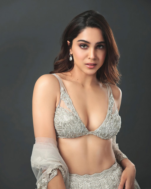 Sharvari-Wagh-20