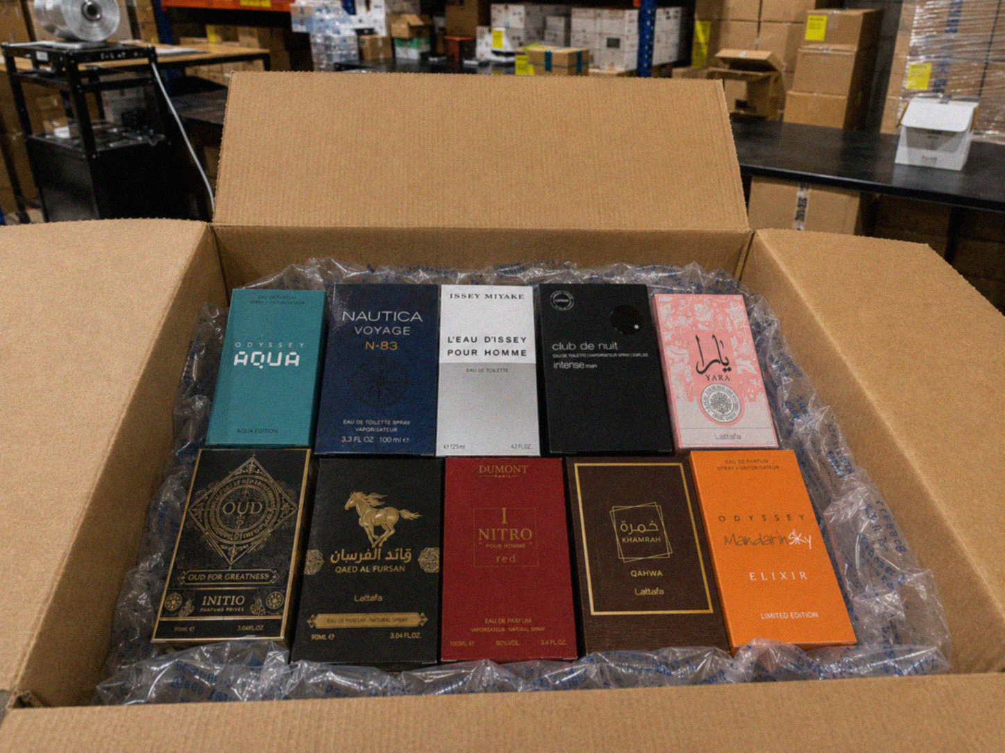 Zimaxx Box abierta con perfumes seleccionados