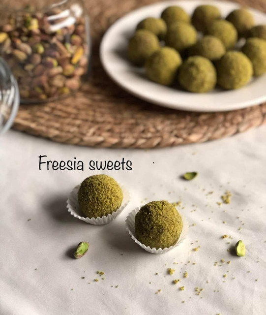 كرات الفستق