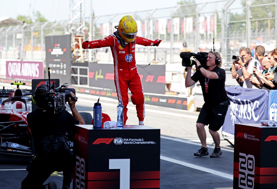 Ferrari acertó y Hamilton ganó en Barcelona. Colapinto, sancionado, fue 10º