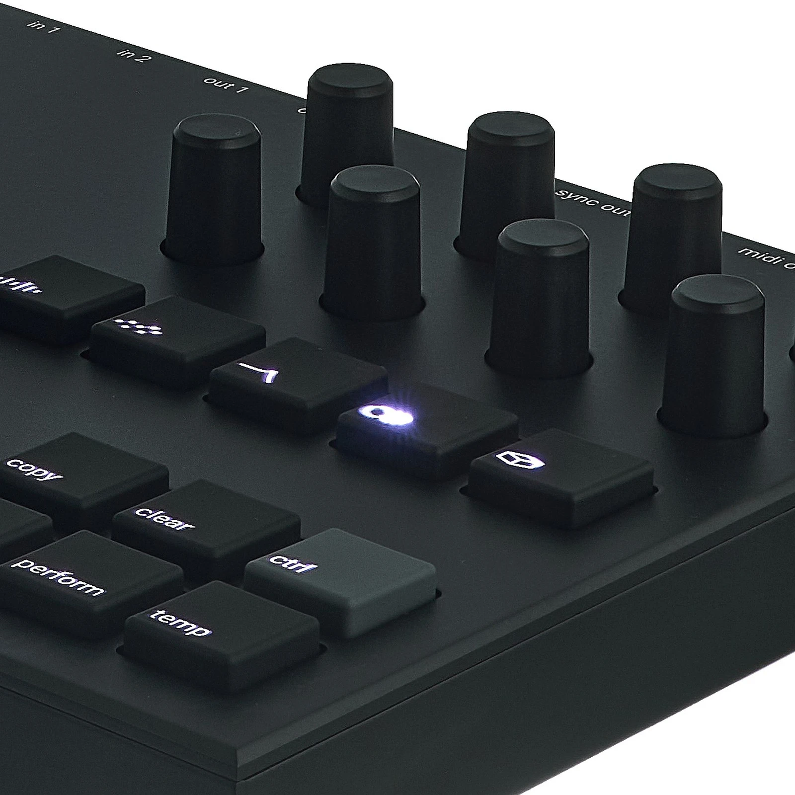 Torso Electronics S4 — стрічкова машина та семплер