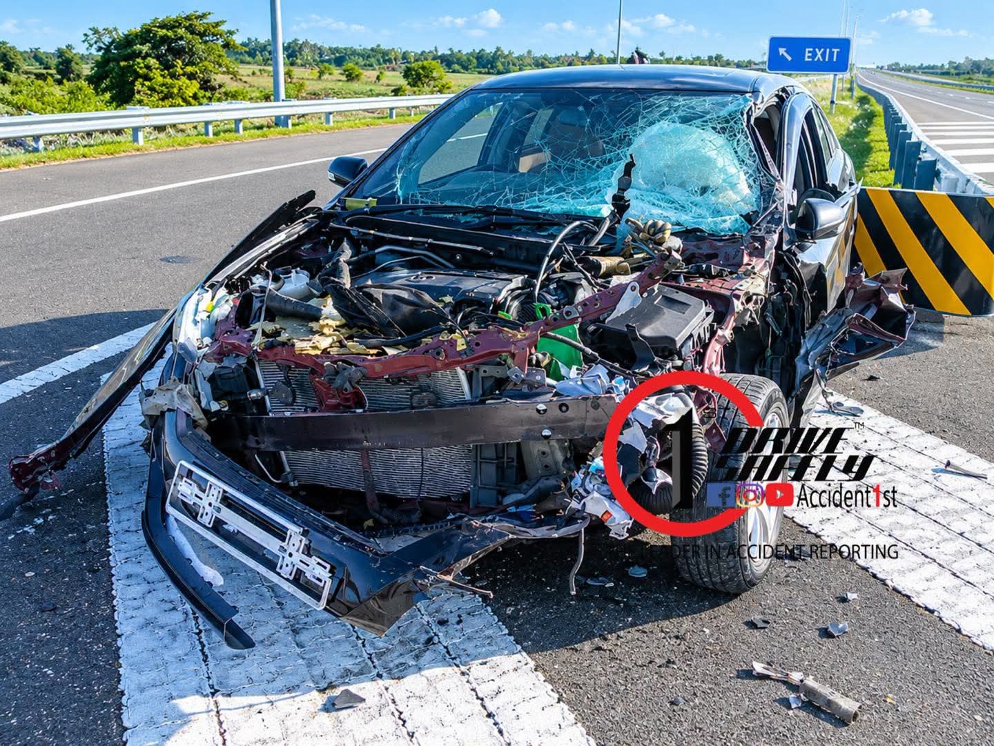 A car collides with a lorry on the Southern Expressway