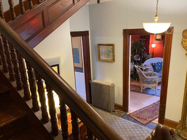 Catskills-River-Run-Inn-stairs