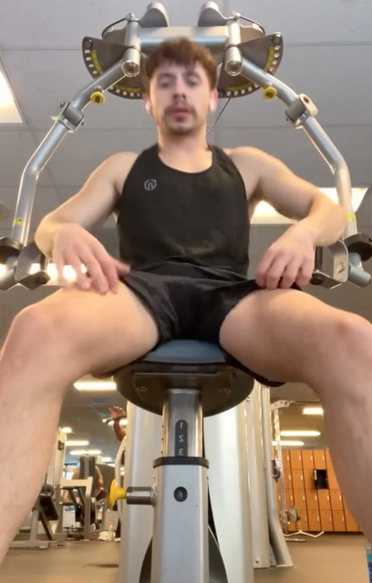 David-Archuleta-spread-legs