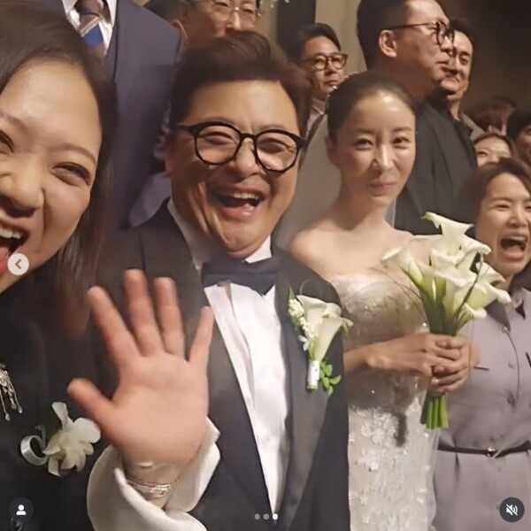 "드디어 결혼했어요!" 김숙, '가상 남편' 윤정수 결혼식 사회 맡아 의리 과시