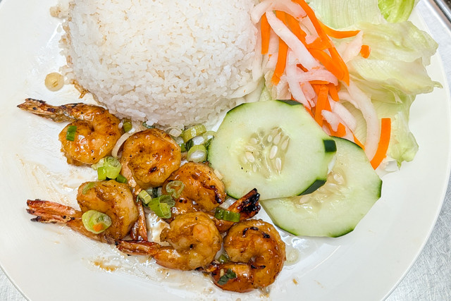 Broken-Rice-with-Grilled-Shrimp