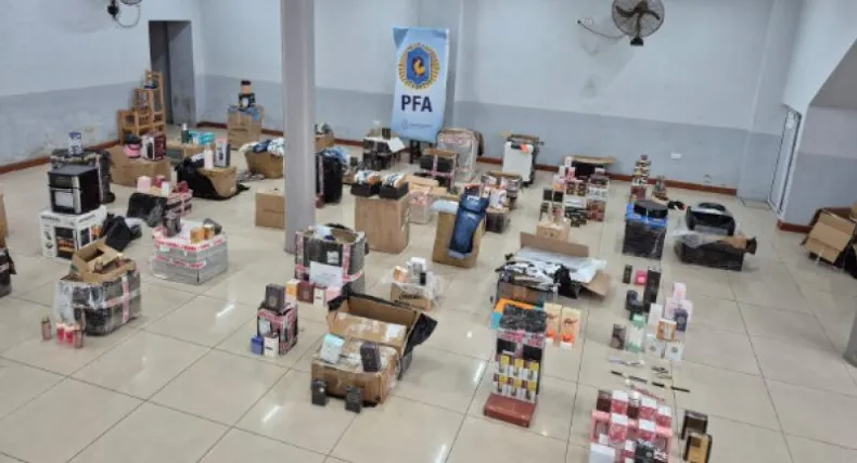 PFA SECUESTRO.webp En paso de los libres Incautan mercadería ilegal valorada en poco más de 0 millones
