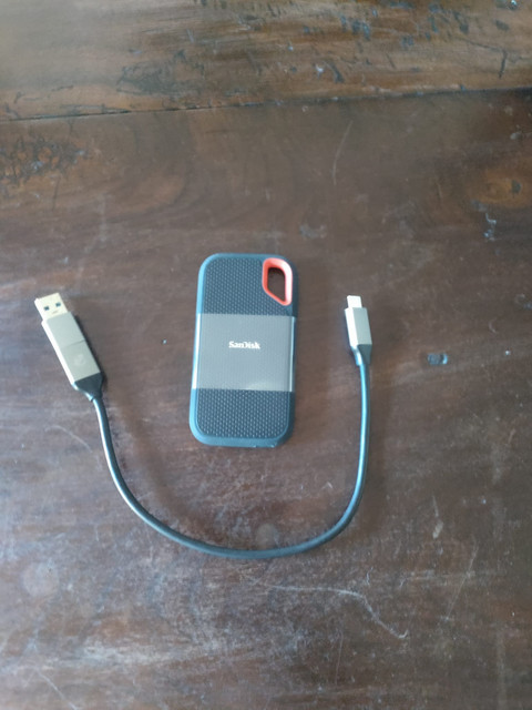 front sandisk 4tb