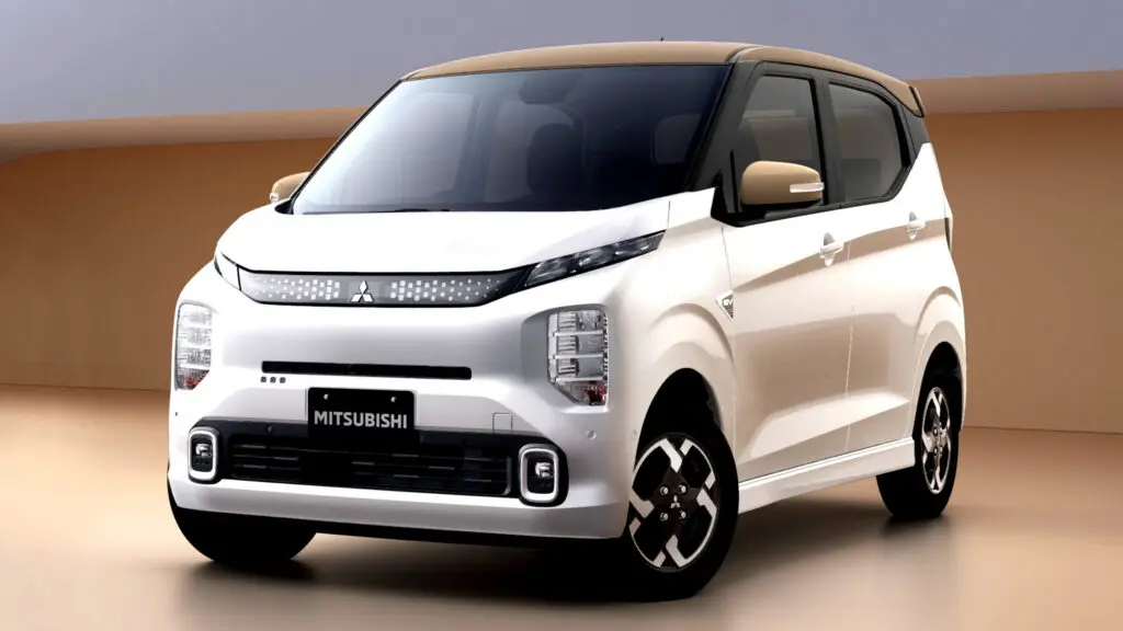 Mitsubishi lansează o nouă mașină electrică compactă