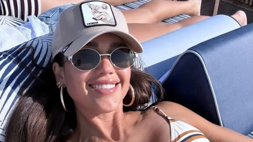 Jessica Alba Sizzles in Black Bikini on Summer Vacation