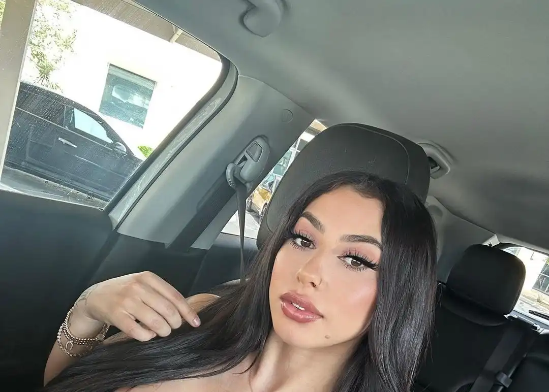 Maria Agredano Wallpapers Insta FIt Bio (13)