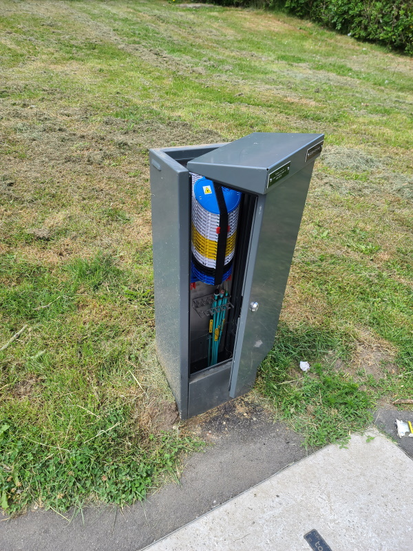 Small Ibb Street furniture and installation | ISPreview UK Forum