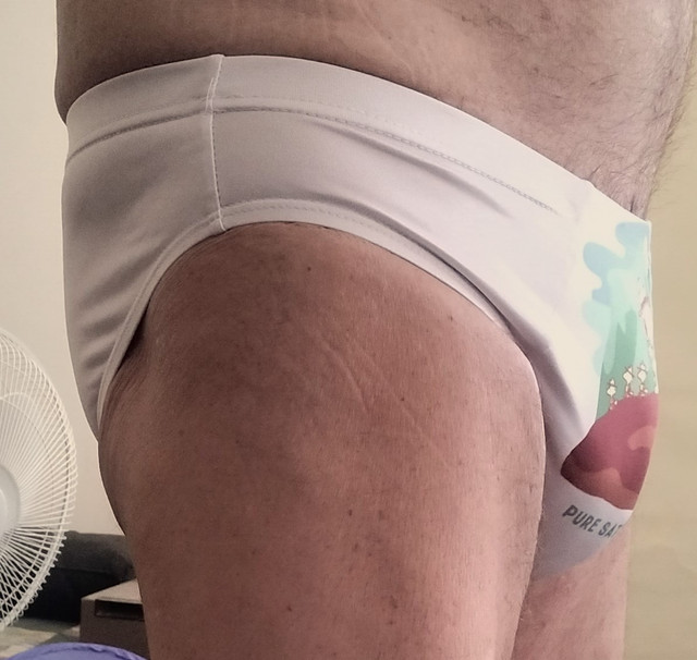 Snoopy: Pure Satisfaction! - side view