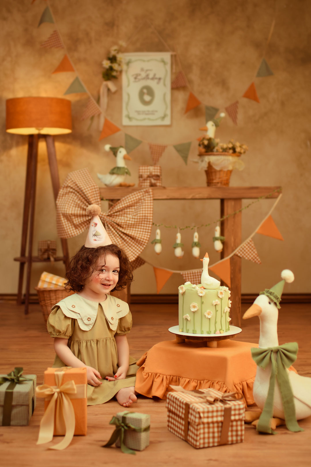 آتلیه کودک مشهد با نورسنجی دقیق و دکور حرفه‌ای - نویسا