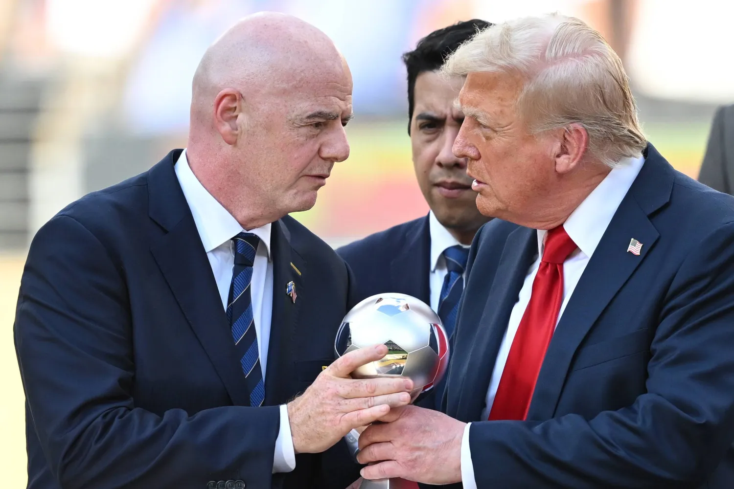 أزمة تأشيرات كأس العالم… إنفانتينو يدفع ثمن تقاربه مع ترامب