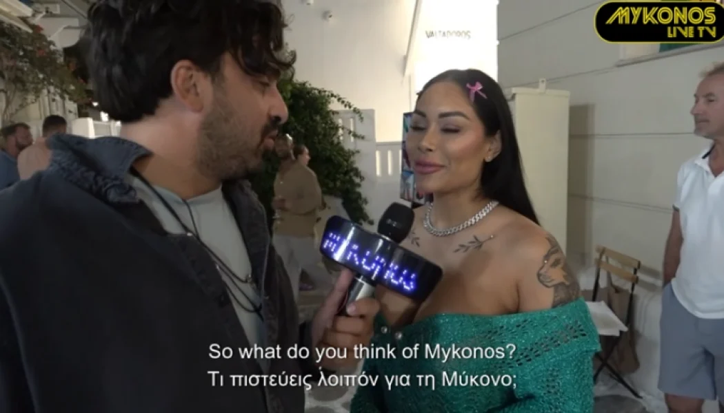 Έκανε δηλώσεις στο «Mykonos TV», αλλά όλοι κοιτούσαν το ανοιχτό φόρεμα (VIDEO)