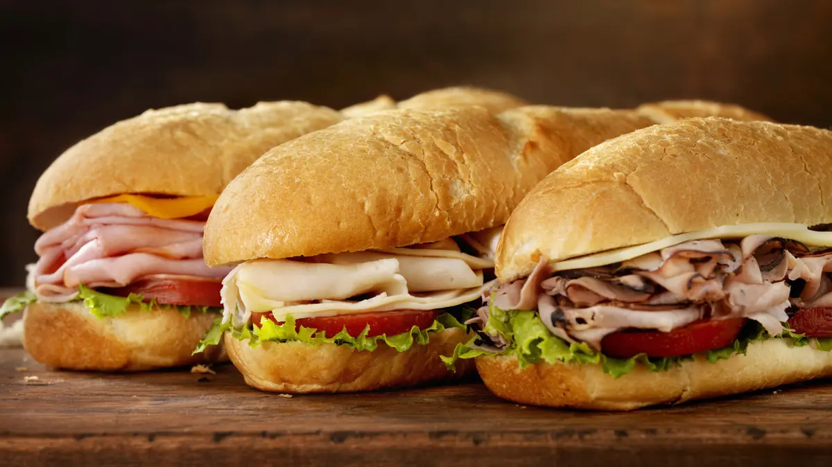 Fading Flavour: Sandwich Chains Disappearing