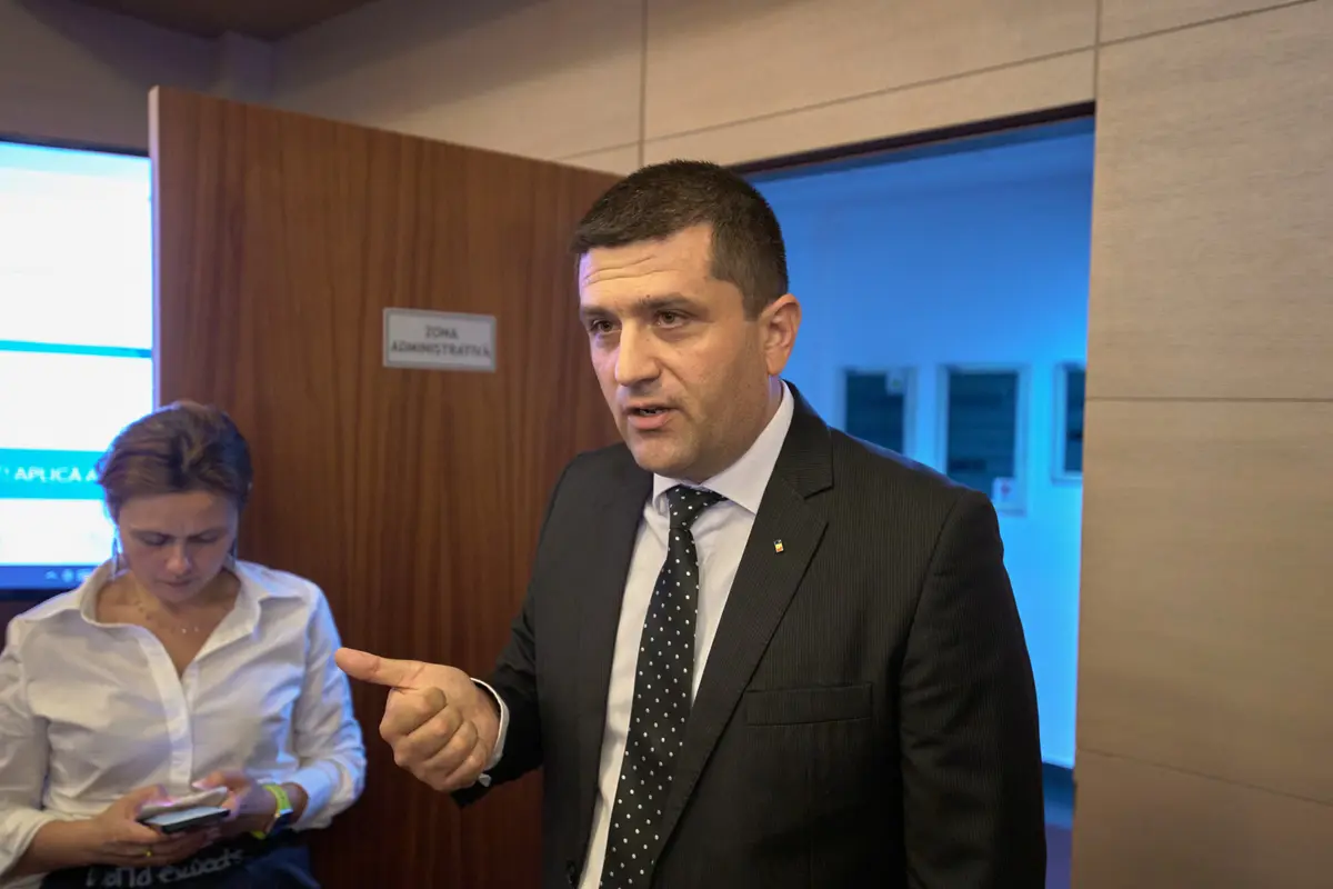 Miruță îl contrazice pe Ponta despre achiziția de nave militare