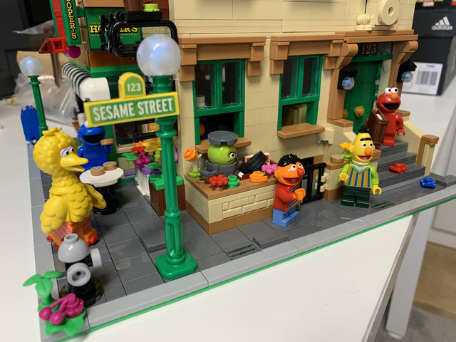 LEGO MOC Sesame Street Corner by lawis | Rebrickable - Build with LEGO