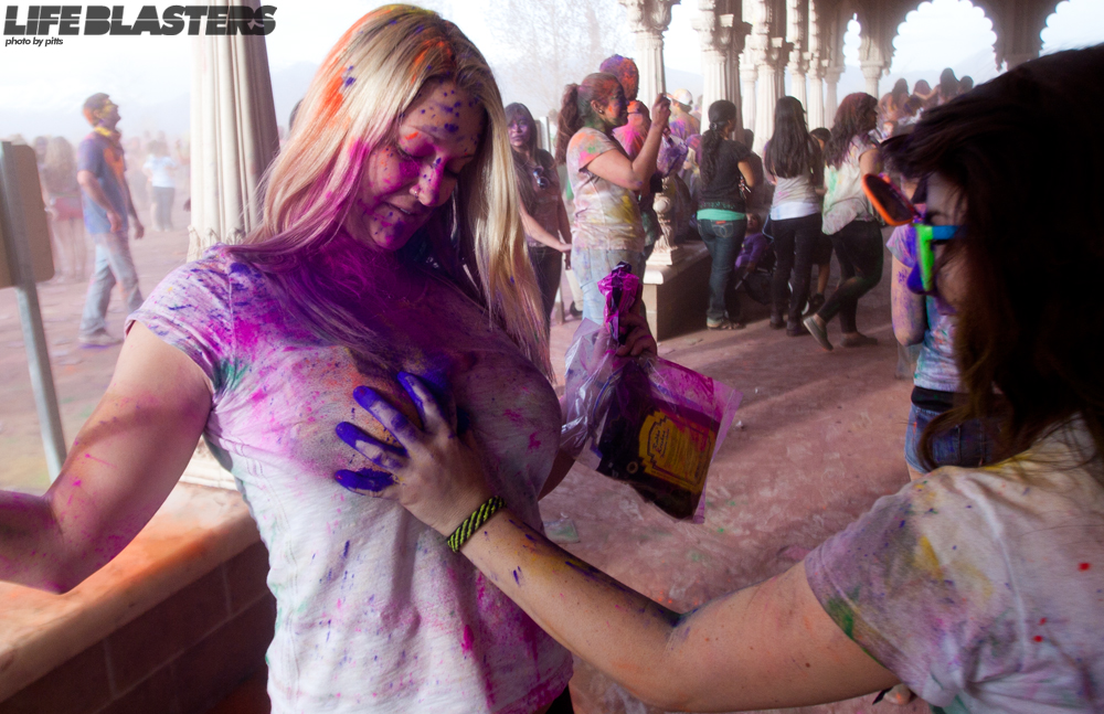 [Image: 03boobgrab.jpg]